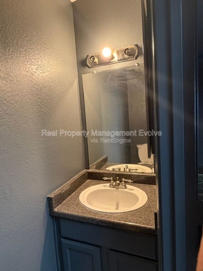 Building Photo - 2689 W Ocotillo Rd
