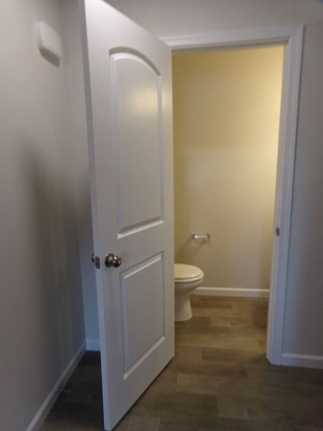 Building Photo - 3 bedroom, 2.5 Bathroom Townhouse in Gray's Pointe Neighborhood