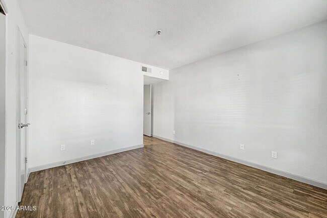 Building Photo - 4704 E Paradise Village Pkwy N