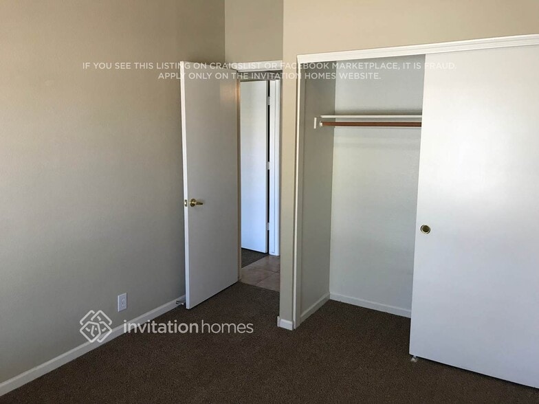 Building Photo - 10131 W Oregon Ave