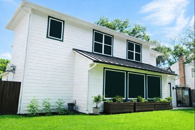 Building Photo - 4503 McKinney St