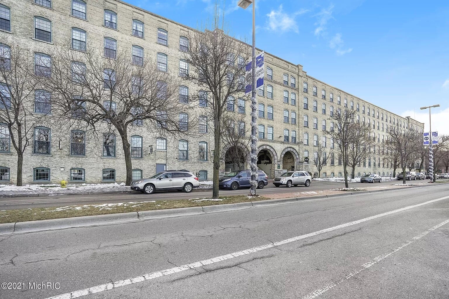 Building Photo - 940 Monroe Ave NW