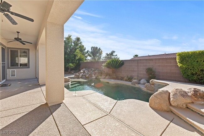 Building Photo - 2685 La Boutique St