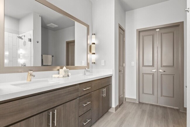 Building Photo - 400 N 2nd Ave