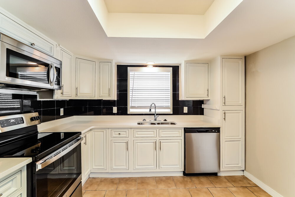 Building Photo - 1388 La Paloma Cir