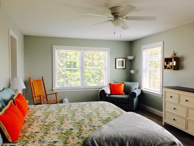 Building Photo - 34 Elizabeth Rd