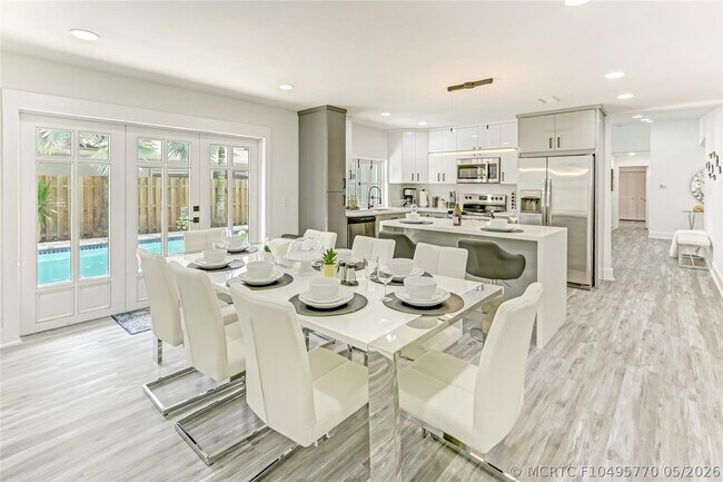 Building Photo - 16643 Redwood Way