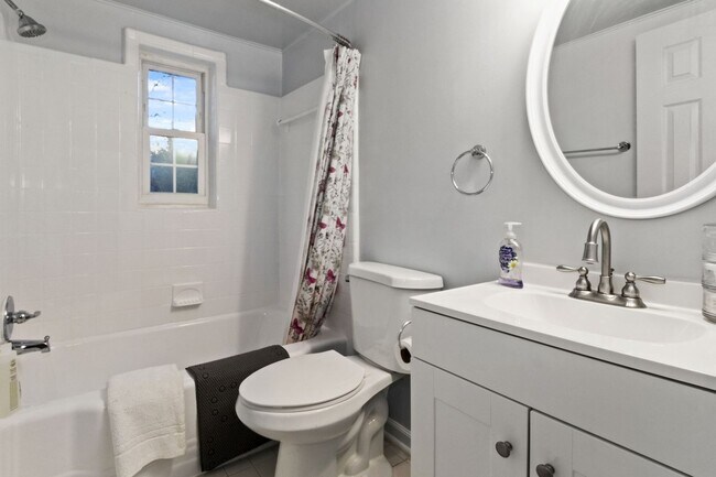 Building Photo - Plug and Play Luxury Condo Next to the Metro: Parking & Utilities Included