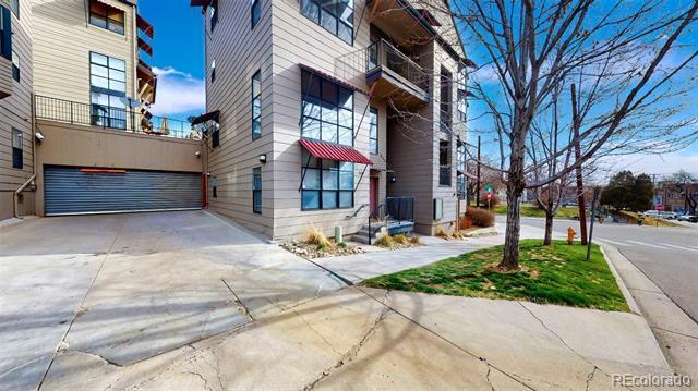 Building Photo - 2033 W 30th Ave