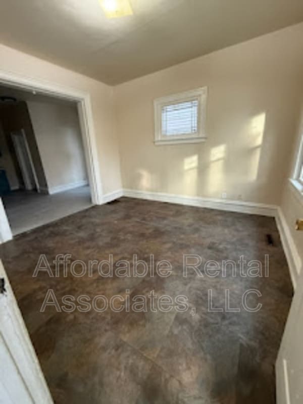 Building Photo - 1240 W Washington St