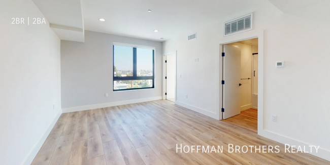 Building Photo - 4803 Elmwood Ave