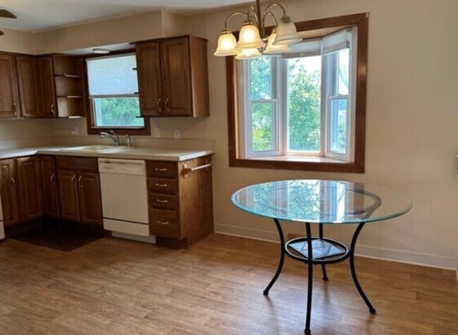 Building Photo - 2946 Northwood Dr