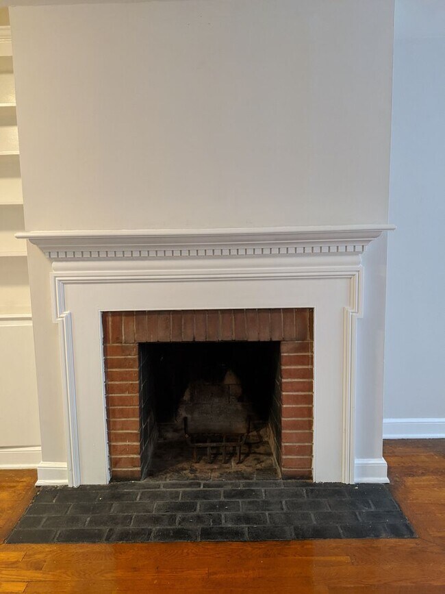 Building Photo - 945 25th St NW