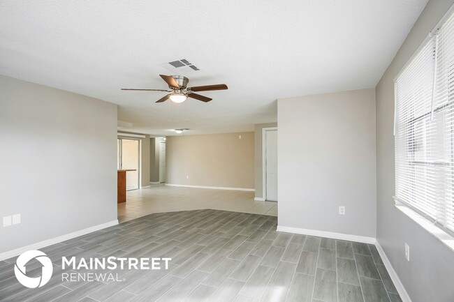 Building Photo - 7021 Moravian Dr