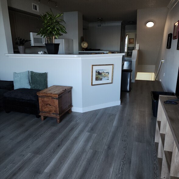 Building Photo - 1935 Piper St