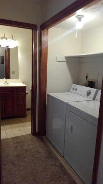 Washer/Dryer - 1130 W Nobes Rd