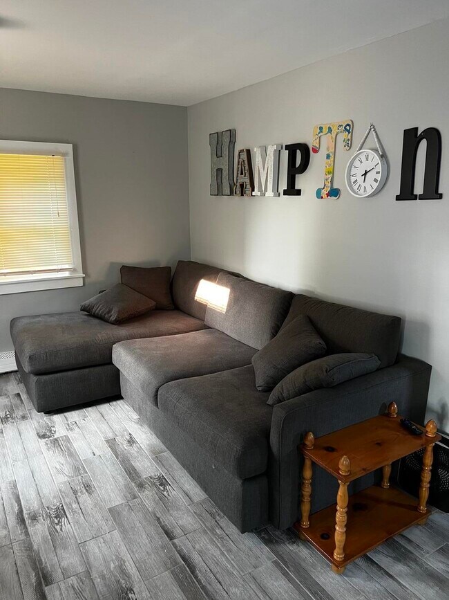 Building Photo - 6 Ash St