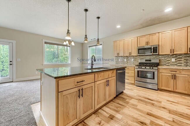 Building Photo - 552 NE 77th Ave