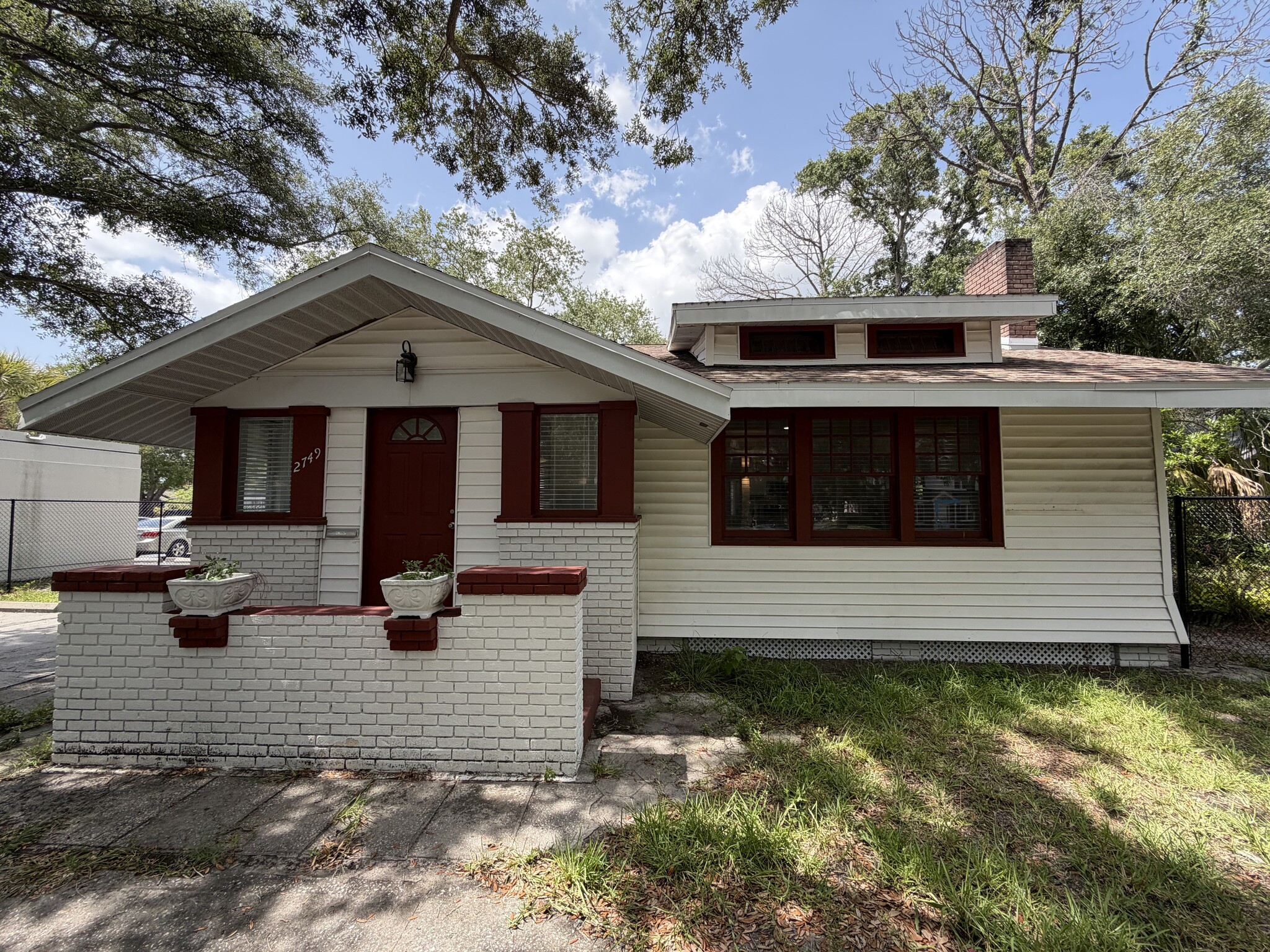 Building Photo - 2 Bed/1.5 Bath