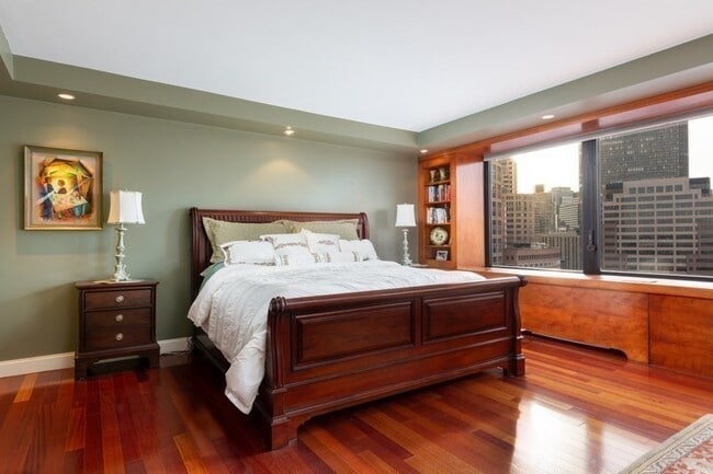 Building Photo - 65 E India Row