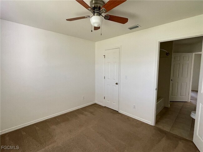 Building Photo - 1005 SW 32nd Terrace