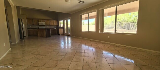Building Photo - 10399 E Hillery Dr