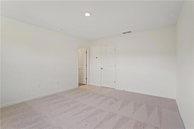 Building Photo - 541 Magnolia Cir