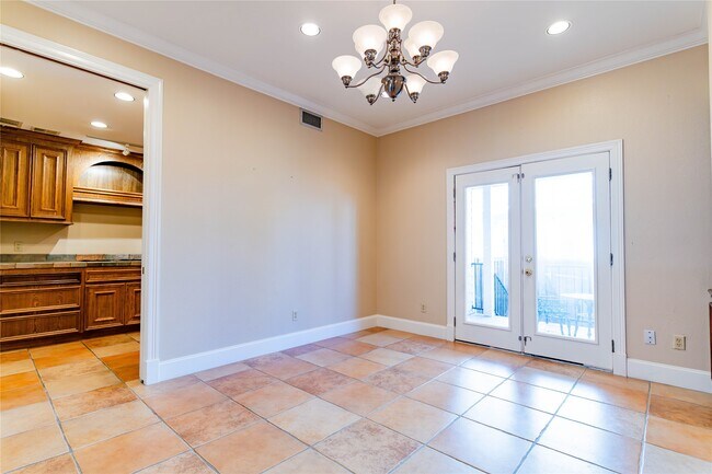 Building Photo - 3015 Caroline St