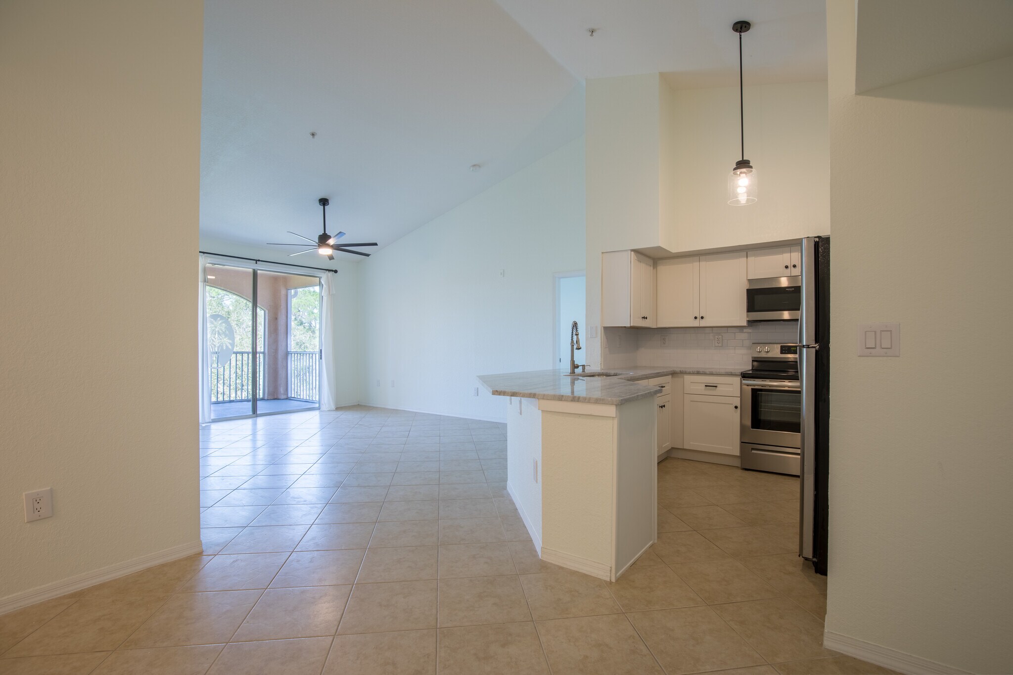 Building Photo - 4106 Central Sarasota Pky