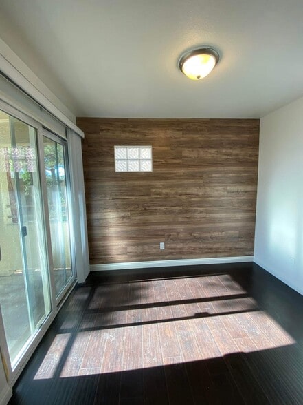 Building Photo - 3145 E Flamingo Rd