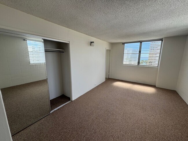 Building Photo - Large 2/2 Waikiki Condo with Parking, Lanai, A/C & W/D in unit!