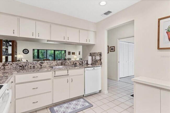 Building Photo - 3946 Wilshire Cir E
