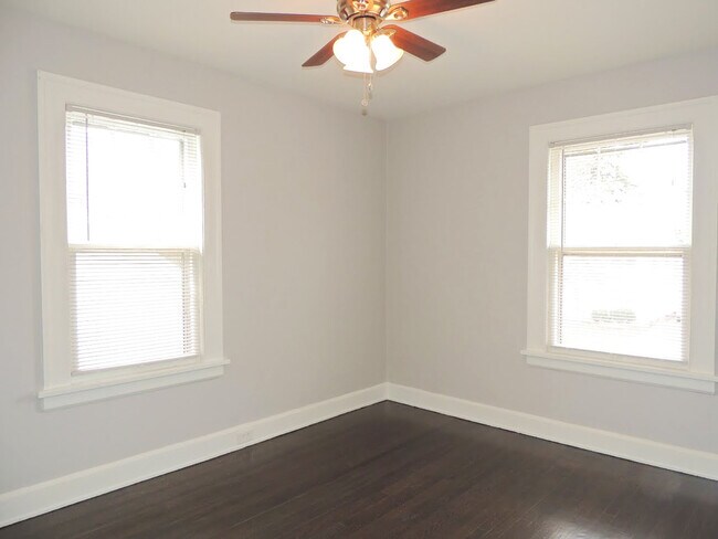 Building Photo - Updated 3 Bedroom - 1.5 Bathroom Cleveland Hts. Colonial for Rent!