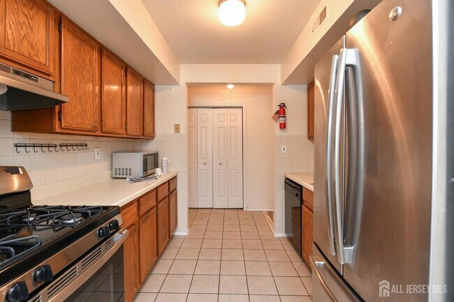 Building Photo - 290 Alpine Way