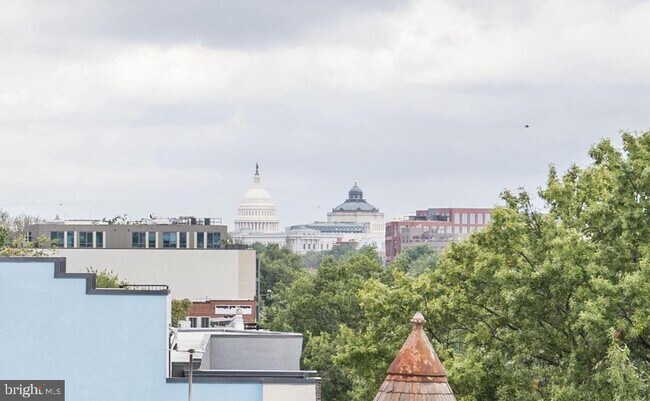 Building Photo - 1391 Pennsylvania Ave. SE