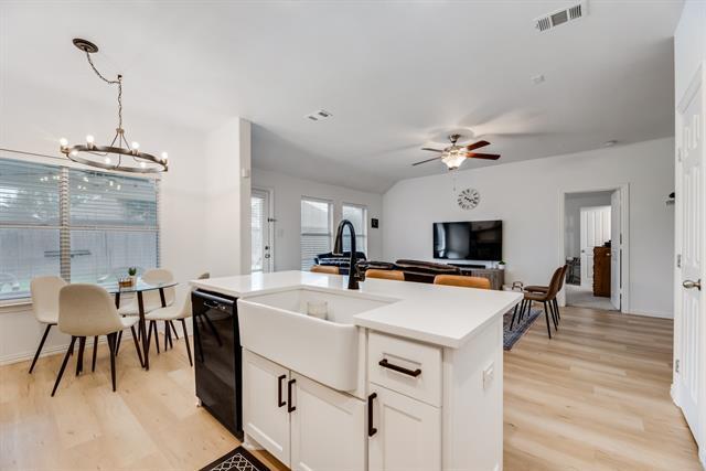 Building Photo - 2404 Castle Creek Dr