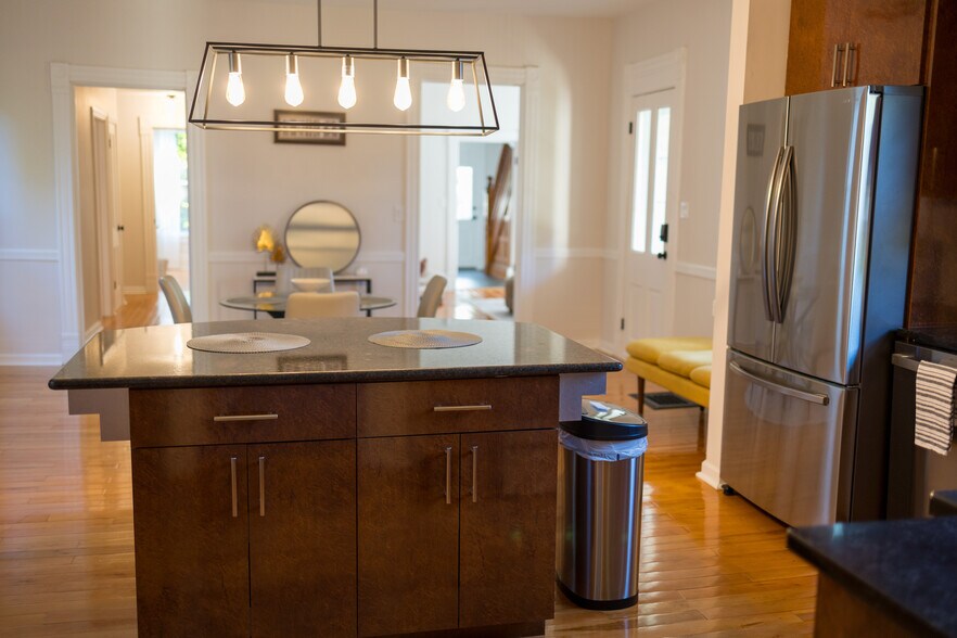 Building Photo - 5104 Abigail Dr