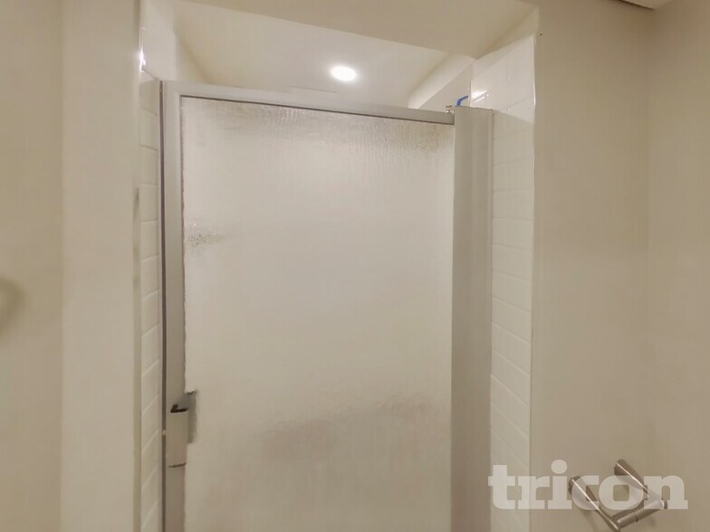 Building Photo - 6928 45th Pl N