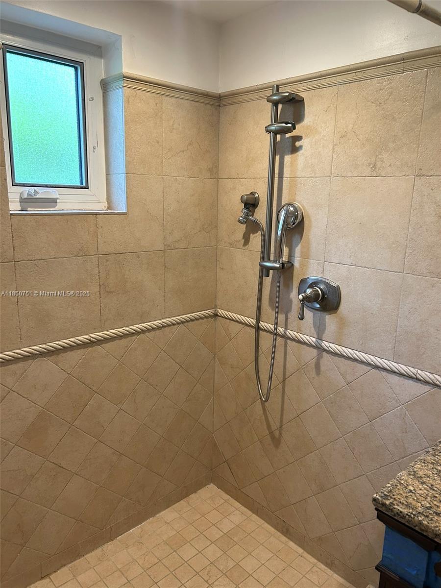 Building Photo - 262 NE 96th St