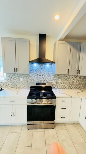 Building Photo - 1162 E 46th St