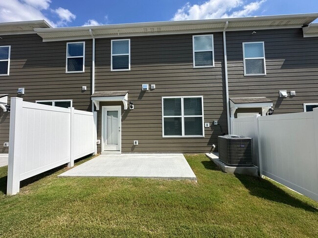 Building Photo - Brand New Construction Townhome with Pool!