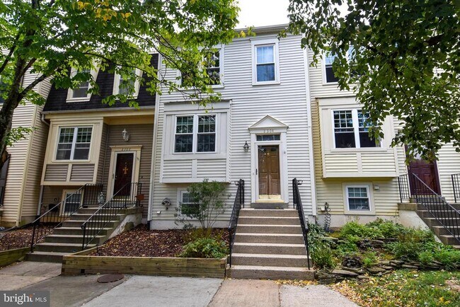 Building Photo - 2304 Hunters Square Ct