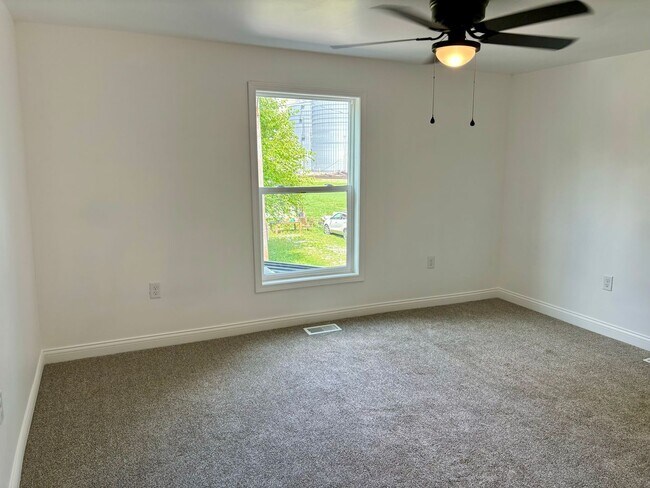 Building Photo - Beautiful 2 bedroom home