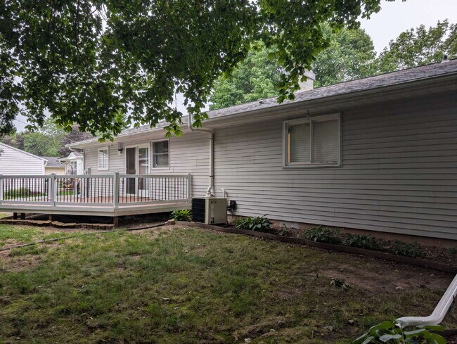 Building Photo - Nice 3 Bedroom Ranch in Appleton