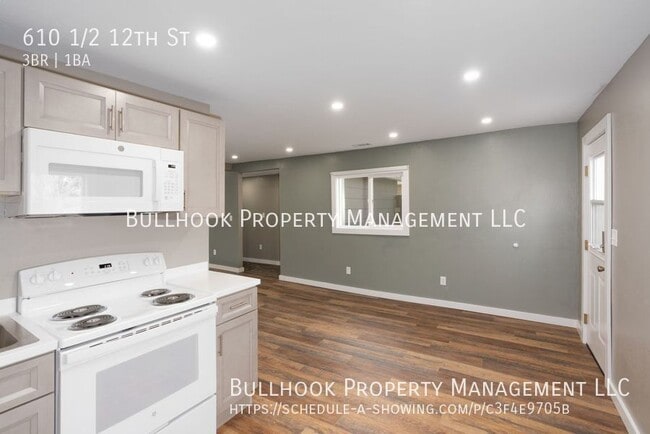 Building Photo - 610 1/2 12th St-