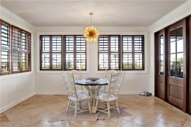 Building Photo - 16 Market St