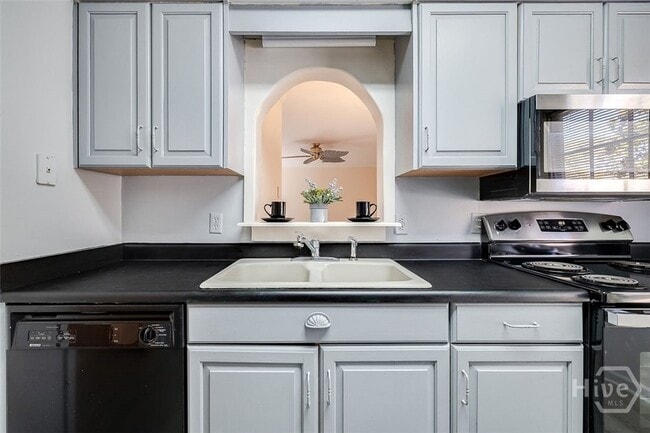 Building Photo - 10 Scuppers Ct