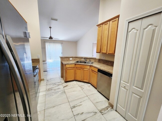 Building Photo - 6504 Crimson Leaf Ln