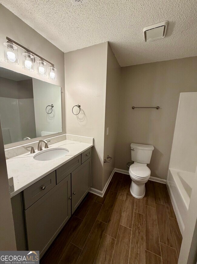 Building Photo - 440 Admiral's Walk Dr