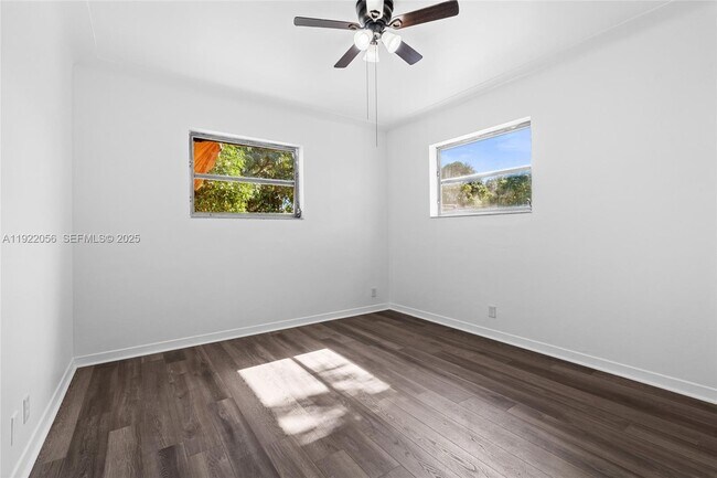 Building Photo - 201 S Biscayne River Dr